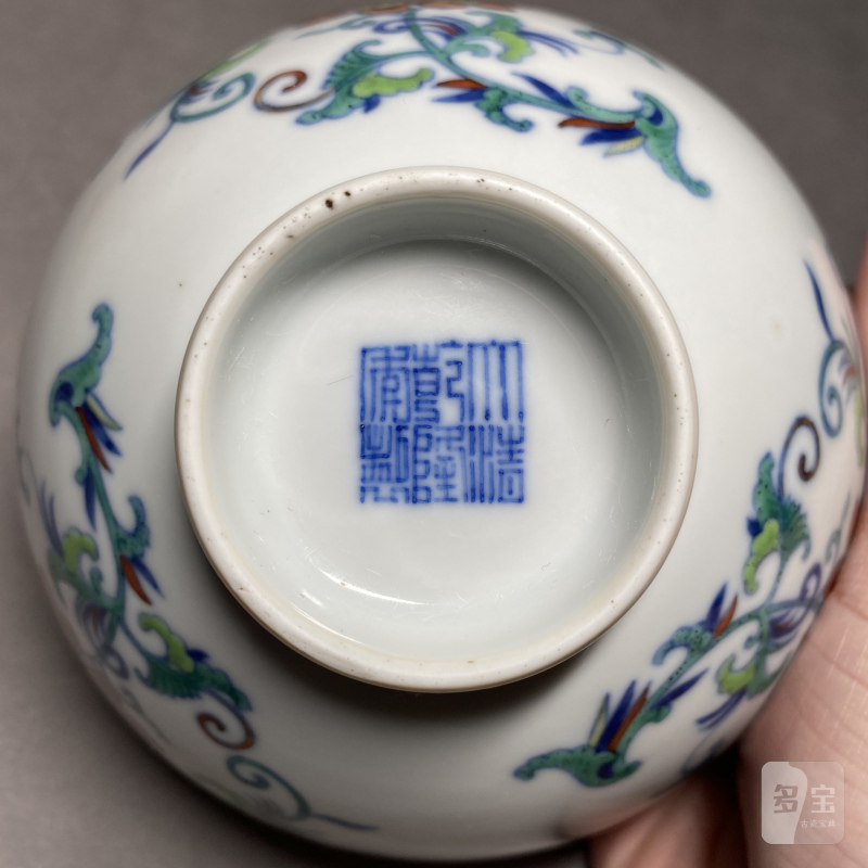清乾隆 斗彩并蒂莲纹碗 - 图13